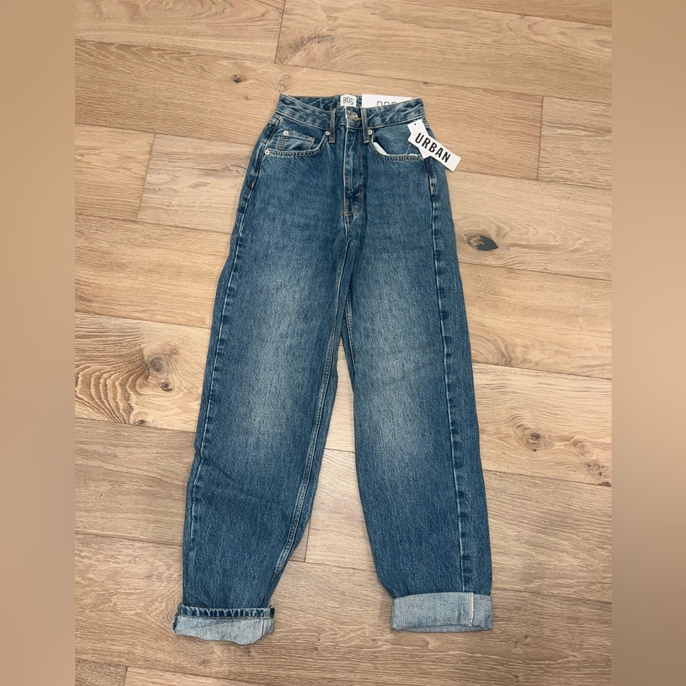 brand new urban outfitters high rise mom jeans 24” blue